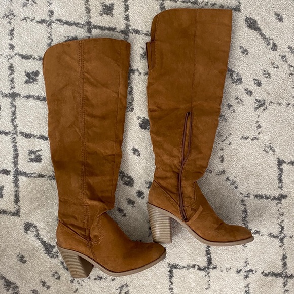 Shoes - Knee-high high heeled boots size 8